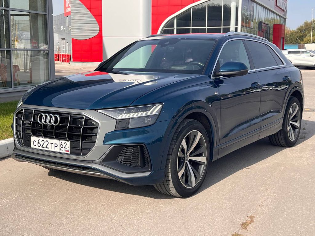 AUDI Q8